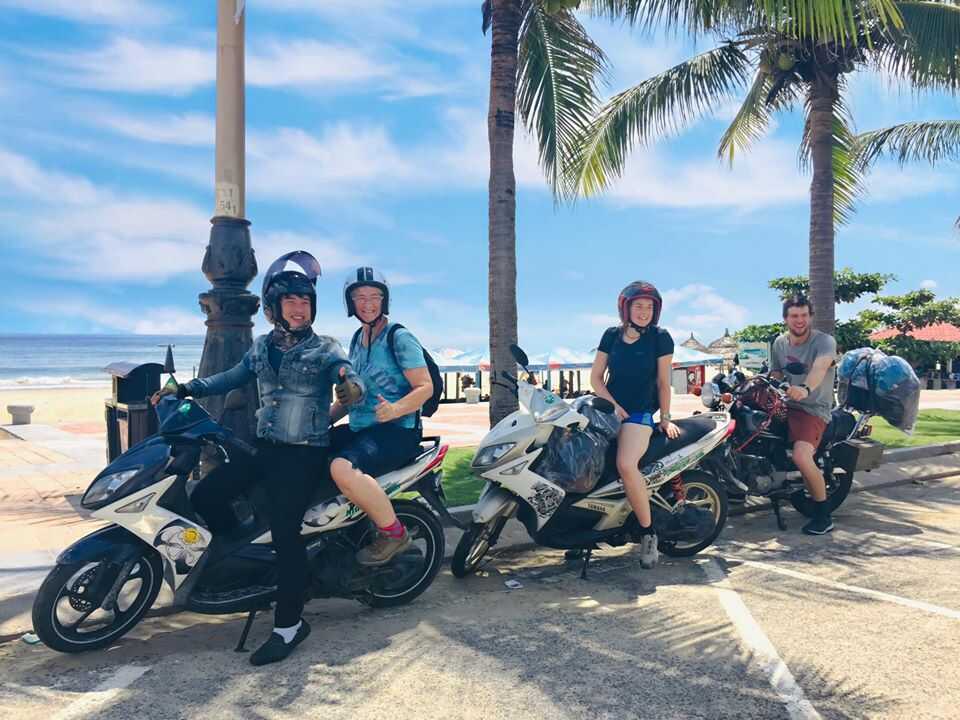 Thuê xe máy gần biển – Anh lâm