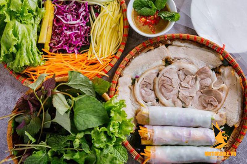 Món bánh tráng cuốn thịt tai heo đặc sản tại Đà Nẵng