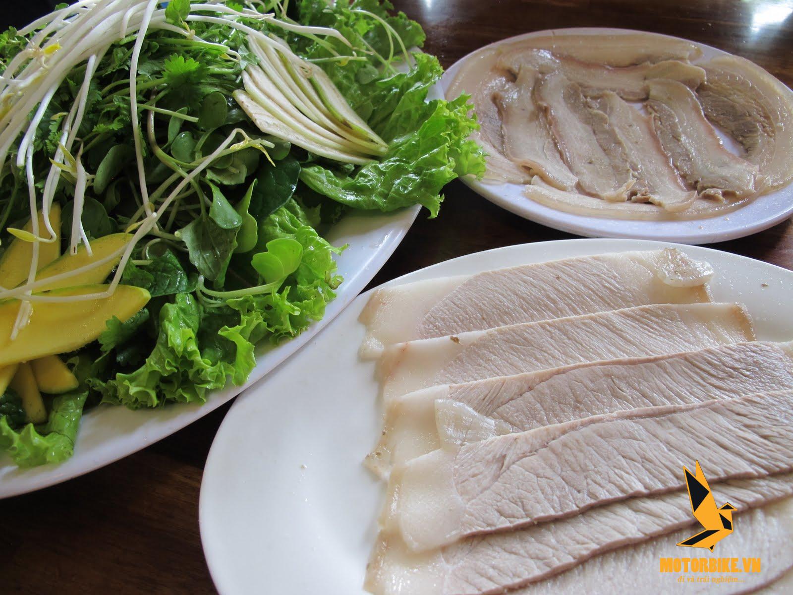 Quán bánh tráng cuốn thịt heo ở Đà Nẵng có gì khác biệt so với các tỉnh thành?