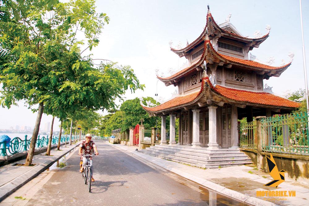 Chùa Tảo Sách là một trong số ít những ngôi chùa cổ ở Hà Nội vẫn giữ được vẻ đẹp cổ kính