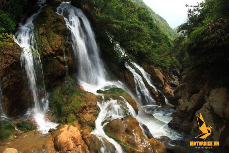 Thác Bạc ở Sapa còn có tên gọi khác là thác Cát Cát