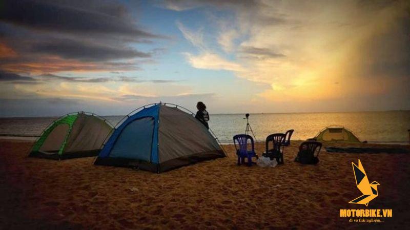Cắm trại qua đêm trên đảo Hòn Tằm