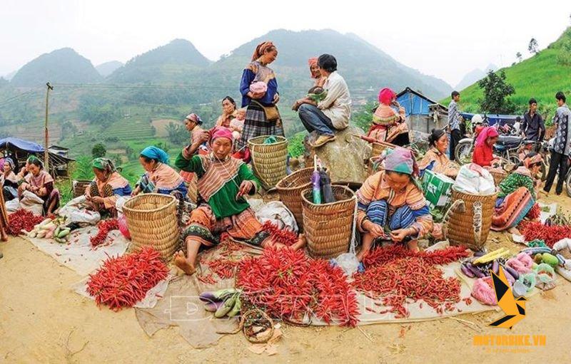 Chợ phiên Đồng Văn Hà Giang rất sôi động