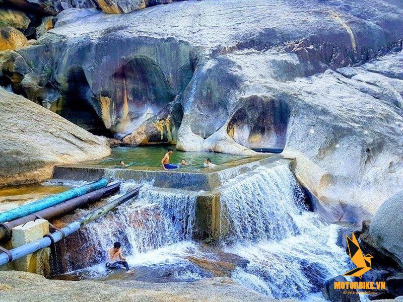 Vẻ đẹp của thác Tiên suối Ba Hồ