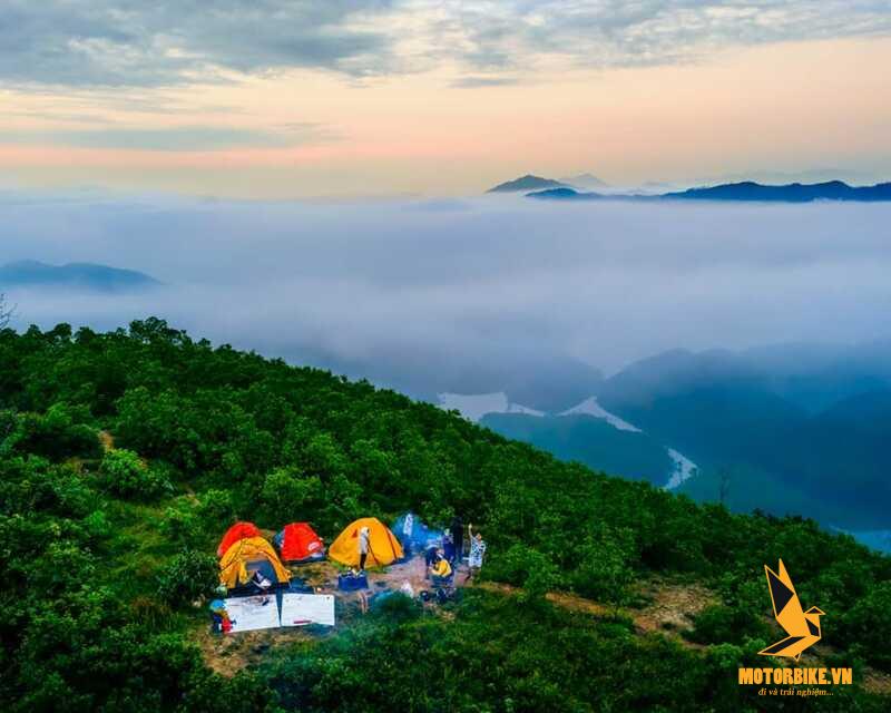 Cắm trại tại núi Bạch Mã