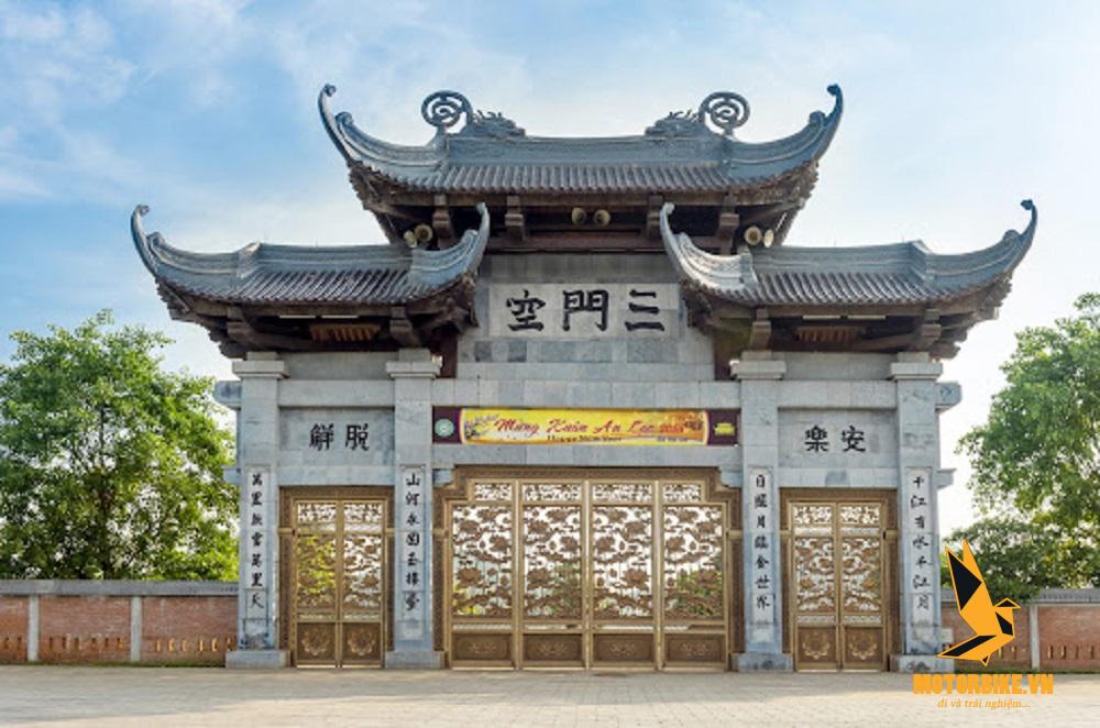 Cổng tam quan mới chùa Bái Đính