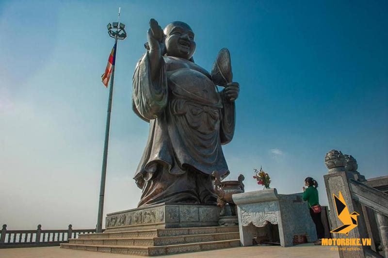 Tượng Phật Di Lặc cao 10 m nhận kỷ lục Việt Nam