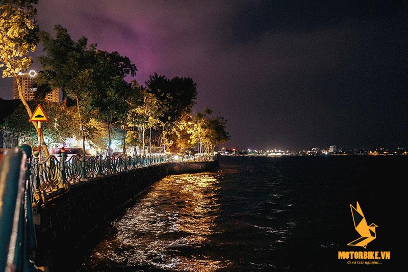 Phượt đêm Hà Nội ở Hồ Tây
